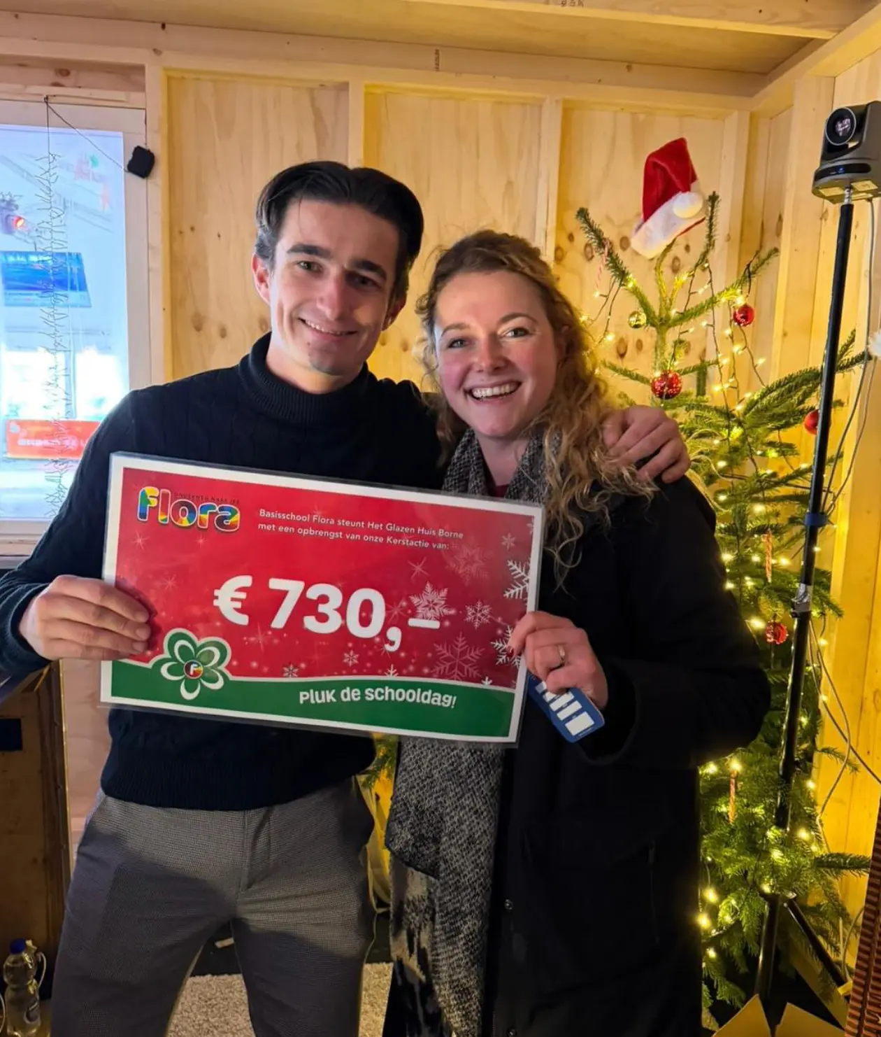 Basisschool Flora overhandigt een cheque van € 730
